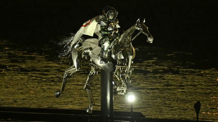 Le cheval d'argent de la cérémonie d'ouverture des Jeux olympiques Paris 2024 (NATALIA KOLESNIKOVA / AFP)