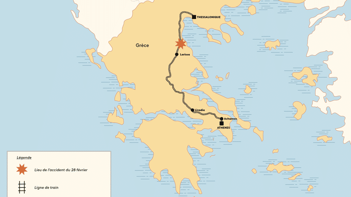 Carte montrant la ligne de train entre Athènes et Thessalonique (Grèce), ainsi que le lieu de l'accident ferroviaire du 28 février 2023, près de Larissa. (ASTRID AMADIEU / FRANCEINFO)