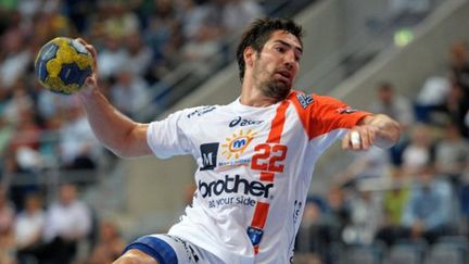 Les Karabatic aux abords du tribunal de Montpellier (RONALD WITTEK / DPA)