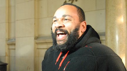 Dieudonn&eacute;, le 13 d&eacute;cembre 2013 au palais de justice de Paris. (PATRICE PIERROT / CITIZENSIDE / AFP)