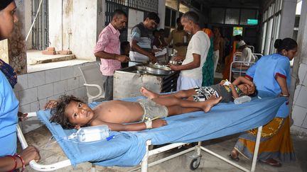 Des enfants indiens souffrent&nbsp;d'encéphalite aiguë dans un hôpital du district de&nbsp;Muzaffarpur, le 19 juin 2019. (STR / AFP)