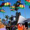 Des militants indépendantistes kanaks, le 21 août 2020, lors d'une mobilisation contre le projet de vente&nbsp;de l’usine de nickel du Brésilien Vale, à Nouméa, en Nouvelle-Calédonie. (THEO ROUBY / HANS LUCAS / AFP)