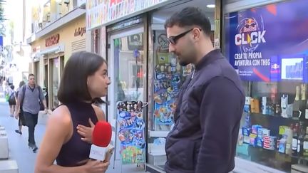 En Espagne une journaliste a été victime d'une agression sexuelle, mardi 12 septembre, alors qu'elle intervenait, en direct à la télévision. (Capture d'écran télé)