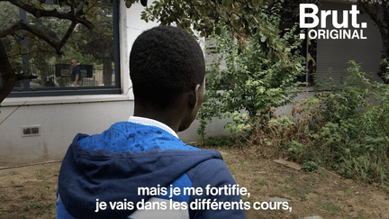 Arrivé clandestinement en France il y a un an, Ibrahim n'a pas pu faire sa rentrée scolaire. Il raconte.