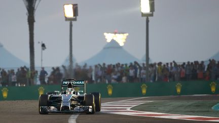 Lewis Hamilton a remporté le Grand prix d'Abu Dhabi dimanche 23 novembre 2014 sur le circuit de Yas Marina.  (MARWAN NAAMANI / AFP)