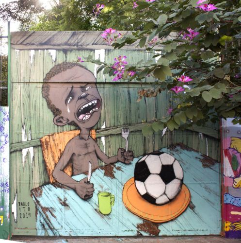 Paulo_ito_graffiti_starving_boy_with_football_2014 (Paulo_ito)