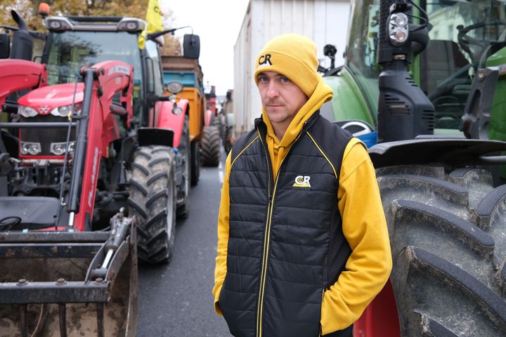 L'agriculteur Justin Losson, à Périgueux, en Dordogne, le 19 novembre 2024. (ROBIN PRUDENT / FRANCEINFO)