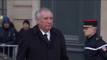 François Bayrou arrive à l'Elysée (franceinfo)