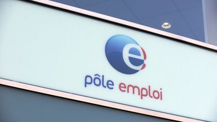 La pancarte d'une âgence Pôle emploi, le 4 avril 2020, à Toulouse (Haute-Garonne).&nbsp; (ALAIN PITTON / NURPHOTO / AFP)