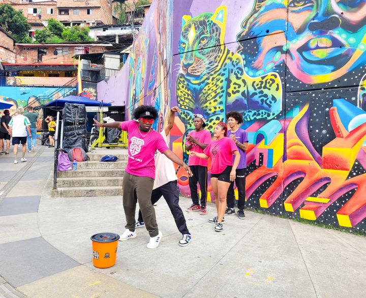 Hip-hop demonstration in a neighborhood of Medellin.  Urban dances and street art have replaced gangs.  (Photo Thomas Espeute)