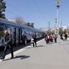 Un train arrive en gare d'Athènes (Grèce), le 13 avril 2023. (VALENTINE PASQUESOONE / FRANCEINFO)