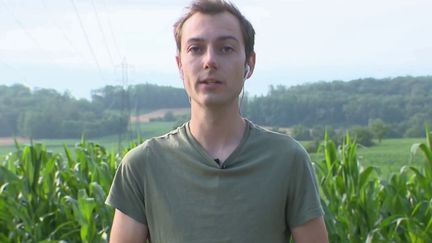 La vigilance orange aux orages est levée sur l'ensemble de la France, mercredi 12 juillet. La veille, cinq départements étaient en vigilance rouge aux orages dans l'est du pays. Le journaliste Nicolas Fleury, en direct de Landser (Haut-Rhin), indique que 10 000 foyers ont été privés d'électricité mardi soir. (France 2)