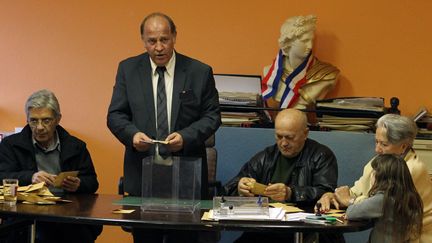 Charles-Antoine Casanova (deuxième en partant de la gauche), le 22 mars 2015. (PASCAL POCHARD-CASABIANCA / AFP)