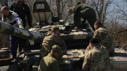 Guerre en Ukraine : l’armée ukrainienne prépare la bataille face à l’offensive russe dans le Donbass