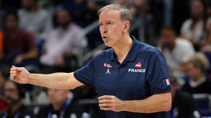 Le sélectionneur de l'équipe de France de basket, Vincent Collet, lors du quart de finale de l'Eurobasket contre l'Italie, le 14 septembre 2022 à Berlin. (OLIVER BEHRENDT / AFP)