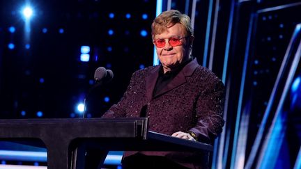 Elton John à la 38e cérémonie annuelle d'intronisation au Rock & Roll Hall of Fame au Barclays Center, le 3 novembre 2023 à New York. (THEO WARGO / GETTY IMAGES NORTH AMERICA / AFP)