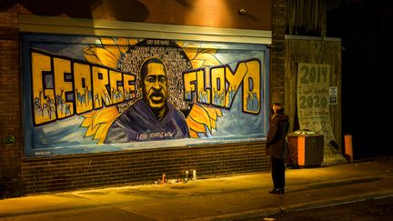 Une fresque murale en hommage à George Floyd, à Minneapolis (Minnesota), aux Etats-Unis, le 25 mai 2022. (STEPHEN MATUREN / GETTY IMAGES NORTH AMERICA / AFP)