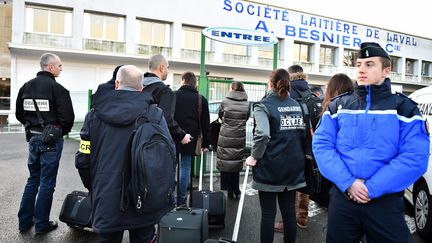 Des perquisitions au siège de Lactalis à Laval (Mayenne), le 17 janvier 2018. (JEAN-FRANCOIS MONIER / AFP)