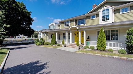 Maison et son man&egrave;ge &eacute;questre &agrave; Long Island, Etat de New York, utilis&eacute;s dans le film "Le Loup de Wall Street" de Martin Scorsese. (CATERS NEWS AGENCY/SIPA)