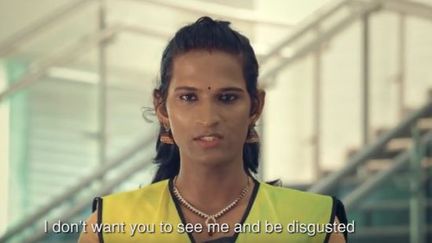 Des personnes transgenres, travailleurs du métro en Inde, réclament respect et égalité