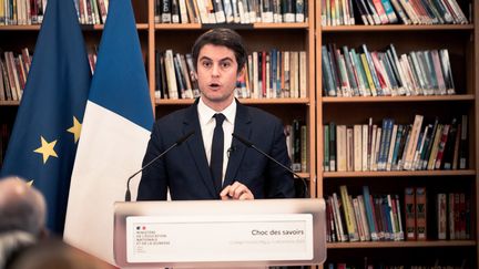 Le ministre de l'Education nationale Gabriel Attal lors d'une conférence de presse depuis le collège Charles Péguy à Paris le 5 décembre 2023. (ARTHUR N. ORCHARD / HANS LUCAS)