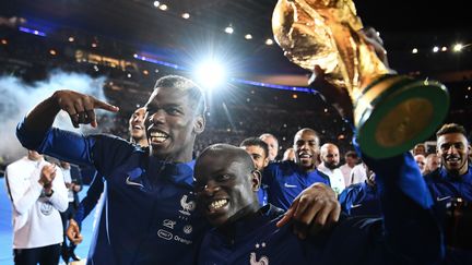 Paul Pogba, N'Golo Kanté et ... la Coupe du monde (FRANCK FIFE / AFP)