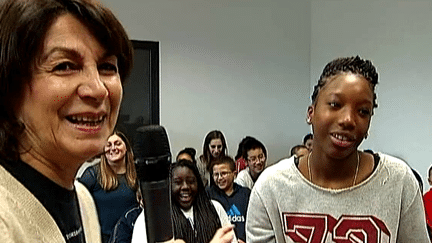 Claire Gibault répond aux questions des élèves du collège Jean Lurçat
 (France2/culturebox)