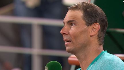 Rafael Nadal est éliminé dès le premier tour de Roland-Garros 2024 après sa défaite face à Alexander Zverev (6-3/7-6/6-3).  L'Espagnol parle directement et avec émotion de ses sentiments et du public du tournoi parisien.