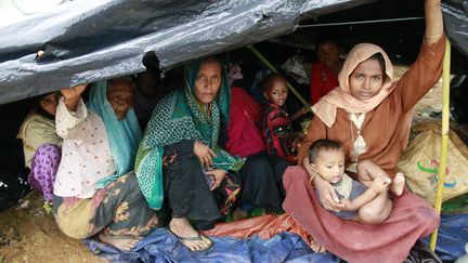 Des musulmans rohingyas dans une tente dans un camp au Bangladesh, le 1er septembre 2017. (CITIZENSIDE/SUVRA KANTI DAS / AFP)