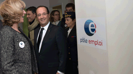 &nbsp; (François Hollande en visite dans une agence Pôle emploi en 2012 © AFP / BERTRAND LANGLOIS)