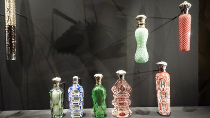 Riche d’une collection unique au monde d’objets d’art liés à la parfumerie, la maison Fragonard expose des pièces représentatives de savoir-faire exceptionnels depuis l’Antiquité jusqu’au XXe siècle, dont la majorité est inédite. Commencée par Jean-François Costa dès les années 1950, la collection s’étoffe de nouvelles pièces sous l’impulsion d’Agnès et Françoise Costa. 
 (Corinne Jeammet)