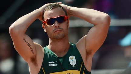 L'athl&egrave;te sud-africain Oscar Pistorius, le 9 ao&ucirc;t 2012&nbsp;lors des Jeux olympiques de Londres (Royaume-Uni) auxquels il a particip&eacute; aux c&ocirc;t&eacute;s des sportifs valides. (FRANCK FIFE / AFP)