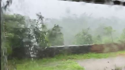 Cyclone Belal : des risques de crues à La Réunion (France 2)