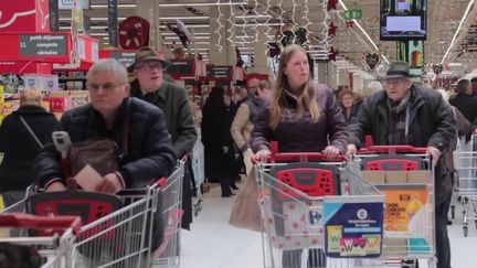 En Belgique, les prix ont augmenté de 10 %. De nombreux Belges se déplacent donc dans les supermarchés Français, afin d'y faire leurs courses. (France 3)