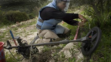 Les démineuses sont souvent enthousiastes de pouvoir aider leur communauté. (Caroline Poiron pour Géopolis)