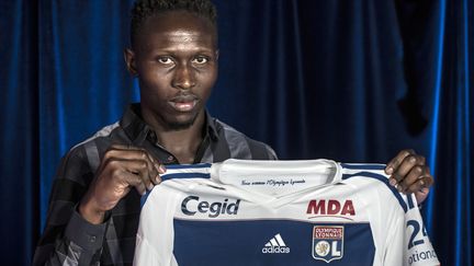 Mapou Yanga-Mbiwa a signé un contrat de cinq avec Lyon. (JEAN-PHILIPPE KSIAZEK / AFP)