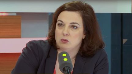 L'écologiste Emmanuelle Cosse, soutien du socialiste Benoît Hamon pendant la campagne pour la présidentielle, sur franceinfo. (FRANCEINFO)