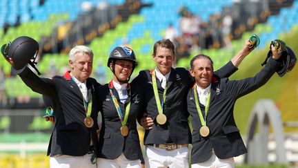 &nbsp; (Roger-Yves Bost, Penelope Leprevost, Kevin Staut et Philippe Rozier, champions olympiques du saut d'obstacles par équipes. © REUTERS/Damir Sagolj)