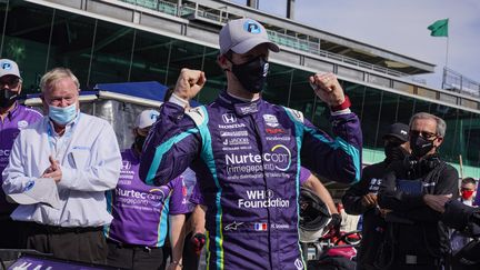 Romain Grosjean après avoir décroché la pole position du Grand Prix d'Indianapolis d'IndyCar, vendredi 14 mai. (MICHAEL CONROY / AP)