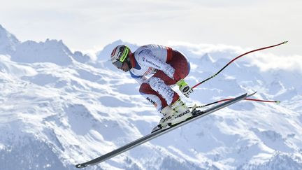 Beat Feuz plane sur St-Moritz (FABRICE COFFRINI / AFP)