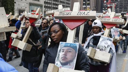 Marche à Chicago le 31 décembre 2016 pour dénoncer les 784 meurtres commis dans l'année.&nbsp; (KAMIL KRZACZYNSKI / EFE)