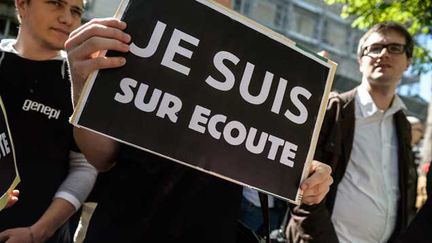 &nbsp; (Manifestation devant l'Assemblée nationale lundi matin d'opposants au projet de loi sur le Renseignement © Maxppp)