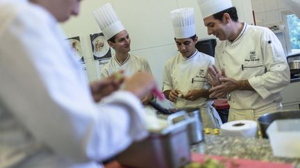 &nbsp; (Élèves à l'institut Paul Bocuse à Ecully près de Lyon © Maxppp)