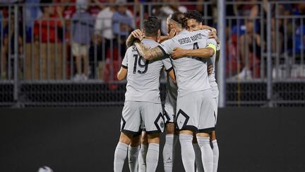 La joie des Parisiens après leur troisième but contre Clermont (5-0), inscrit par Marquinhos, le 6 août 2022, lors de la première journée de Ligue 1. (JOSE BRETON / NURPHOTO via AFP)