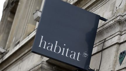 Le logo de l'enseigne Habitat, à Paris, le 2 juillet 2013. (KENZO TRIBOUILLARD / AFP)