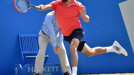 Gilles Simon très à l'aise sur le gazon londonien du Queen's (LEON NEAL / AFP)