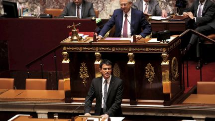 Le 5 juillet 2016, le Premier ministre de l'époque, Manuel Valls,&nbsp;active l'article 49-3 pour la loi travail à l'Assemblée nationale lors d'une cession extraordinaire. (OLIVIER CORSAN / MAXPPP)