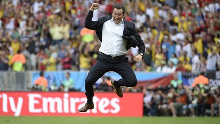 Le sélectionneur de la Belgique Marc Wilmots saute après le but libérateur d'Origi (DIRK WAEM / BELGA MAG)