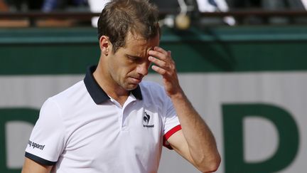 Richard Gasquet lors de sa d&eacute;route face &agrave; Novak Djokovic, lundi 1er juin 2015 &agrave; Roland-Garros.&nbsp; (PATRICK KOVARIK / AFP)