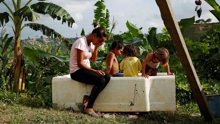 Pour pouvoir se faire ligaturer les trompes, les candidates devaient justifier de revenus très faibles et être déjà mère de quatre enfants. Aujourd’hui, ces conditions ont été allégées pour répondre à une demande croissante. Avoir deux enfants suffit. Au départ, quelques dizaines de femmes s’inscrivaient pour se faire opérer. Elles sont aujourd’hui des centaines. (Carlos Garcia Rawlins/REUTERS)